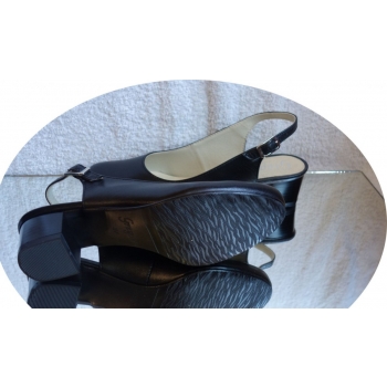 -40% skórzane sandałki płaski obcas czarny 35