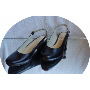 -40% skórzane sandałki płaski obcas czarny 35