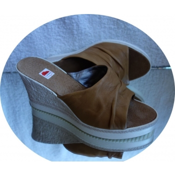 SKORZANE KLAPKI SZERSZE teg H brąz 39