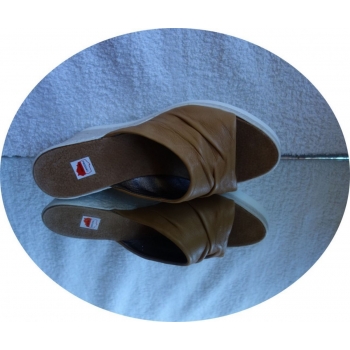 SKORZANE KLAPKI SZERSZE teg H brąz 39