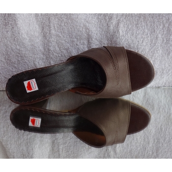 skórA KLAPKI BRĄZOWE tegośc 3 H BARDZO SZEROKIE