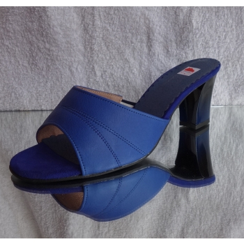 skórA KLAPKI NIEBIESKI tegośc 3 H BARDZO SZEROKIE