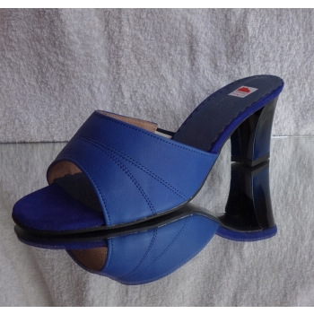 skórA KLAPKI NIEBIESKI tegośc 3 H BARDZO SZEROKIE