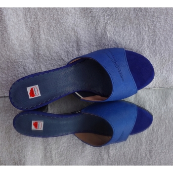 skórA KLAPKI NIEBIESKI tegośc 3 H BARDZO SZEROKIE