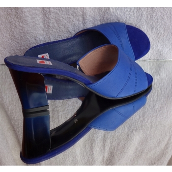 skórA KLAPKI NIEBIESKI tegośc 3 H BARDZO SZEROKIE