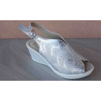 Sandałki koturn tęg. H - skóra srebrna, ażurowe
