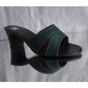 Eleganckie skórzane klapki zielone +39