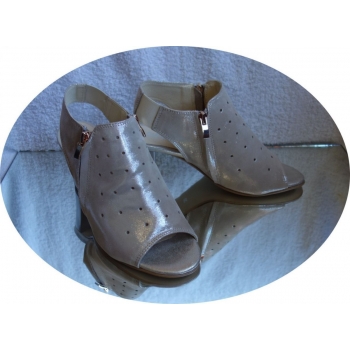 Eleganckie sandałki ażurowe złoto 44