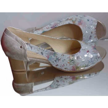 SKÓRZANE Sandały z szerokimi kwiatami