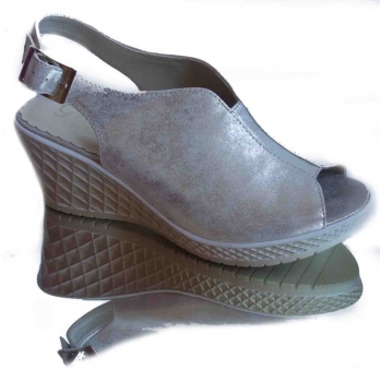 Eleganckie Skórzane Sandałki z Koturnem