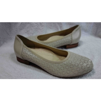 Eleganckie balerinki z różyczkami beige K45