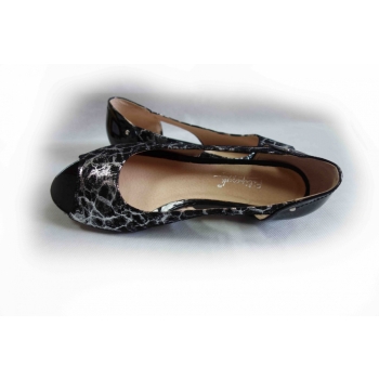 Sandałki czarne skórzane, szerokie, teg. H nr 37