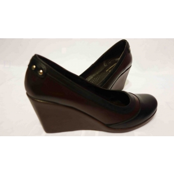 Eleganckie czółenko skórzane koturn 8 cm - rozmiar 39