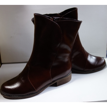 Buty damskie skórzane z szeroką cholewką, rozmiar 41