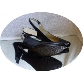 Skórzane sandałki na szpilce 40