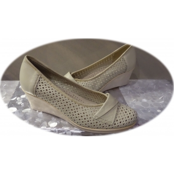Eleganckie beżowe czółenka damskie 6cm koturn 39