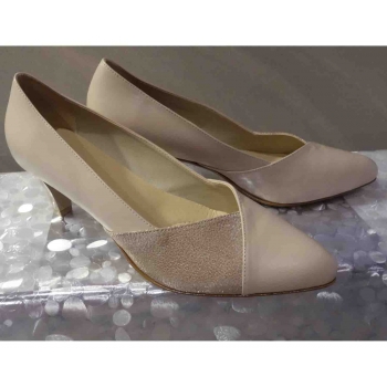 Beżowe czółenko skórzane, obcas 7 cm - Rozmiar 43