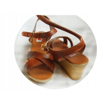 Sandały damskie skórzane brązowe koturn 38