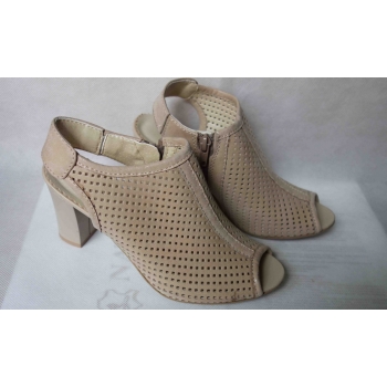 Eleganckie sandałki skórzane BEZ - 37