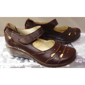 Eleganckie Czółenka Brąz Koturn 4cm - 38