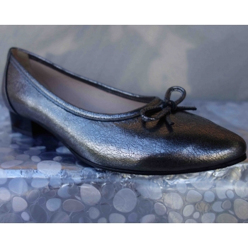 Eleganckie skórzane balerinki z obcasem 2.5 cm, srebrne, rozmiar 41