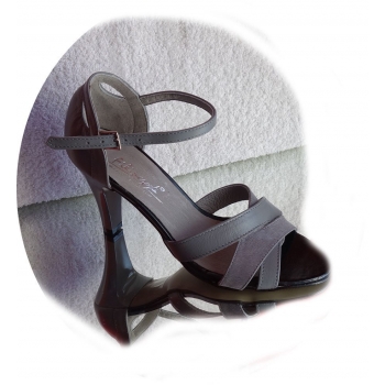 Eleganckie skórzane sandały na szpilce 38