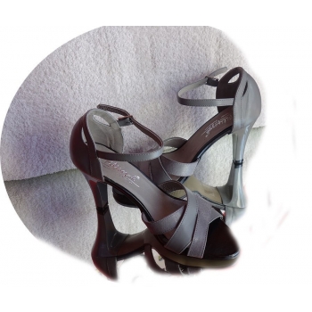 Eleganckie skórzane sandały na szpilce 38