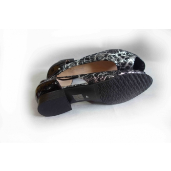 Sandałki czarne skórzane, szerokie, teg. H nr 37