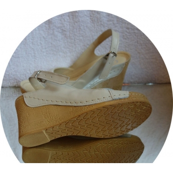 KOTURNA sandał skórzany beż G 40