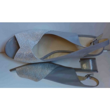 Sandałki skórzane popielate H40