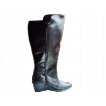 Wygodne i modnę czarne kozaki damskie 40