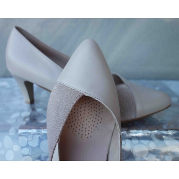 Eleganckie Skórzane Czółenko Beżowe 37 cm