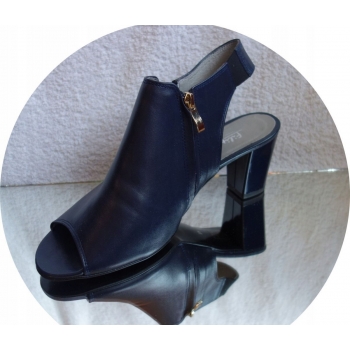 Eleganckie skórzane sandałki H w kolorze granatowym