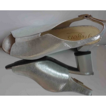 Eleganckie Skórzane Sandałki Srebrne 36 cm