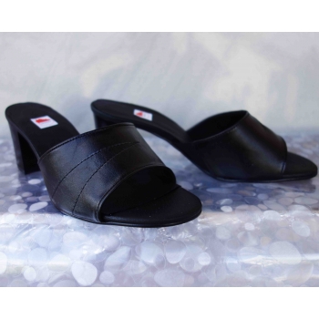 Eleganckie Skórzane Klapki Czarne H39