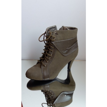 Eleganckie botki khaki z szeroką cholewką - NR 40