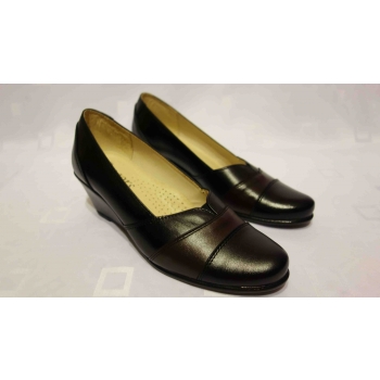 Eleganckie czarne skórzane czółenko koturn 6 cm - rozmiar 38