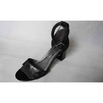 Klasyczne skórzane sandały, obcas 6,5 cm, czarny