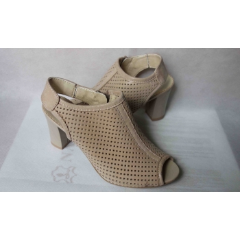 Eleganckie sandałki skórzane BEZ - 37