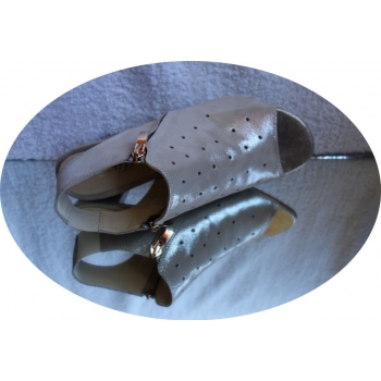 Eleganckie sandałki ażurowe złoto 44